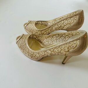 Adrianna Pappell gold sparkly open toe heels - sz. 8M